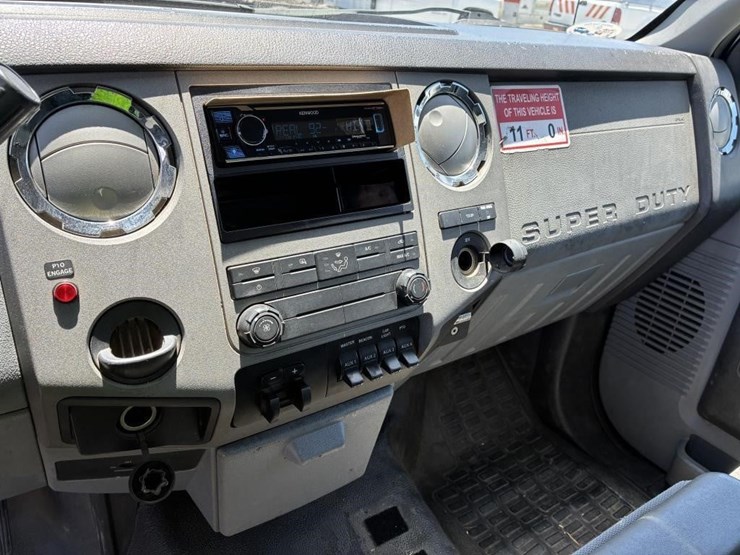 2011-ford-f550-image-19