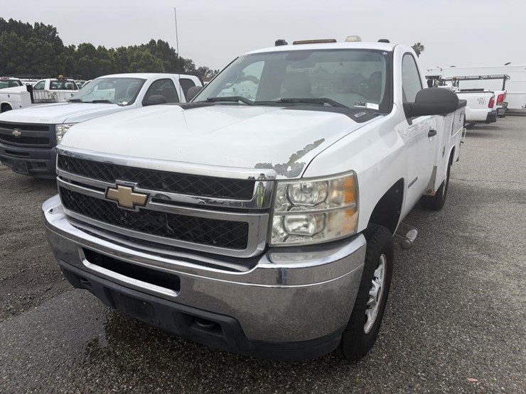 2011-chevrolet-2500hd-image-1