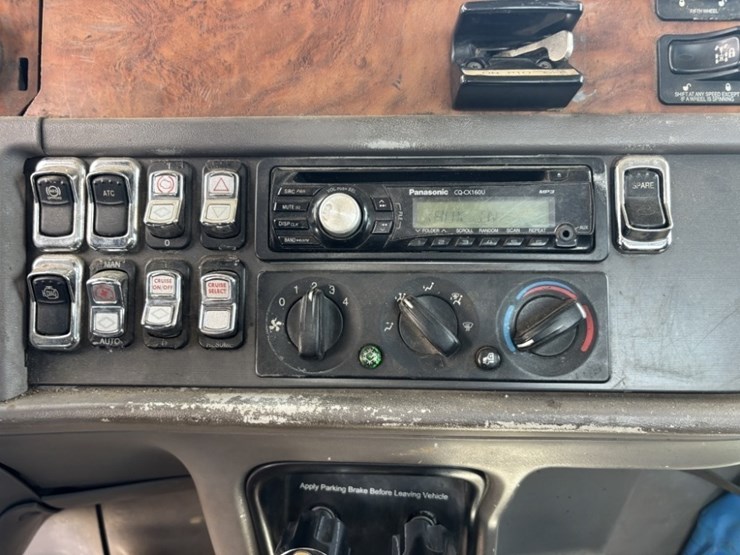 2007-peterbilt-386-image-31