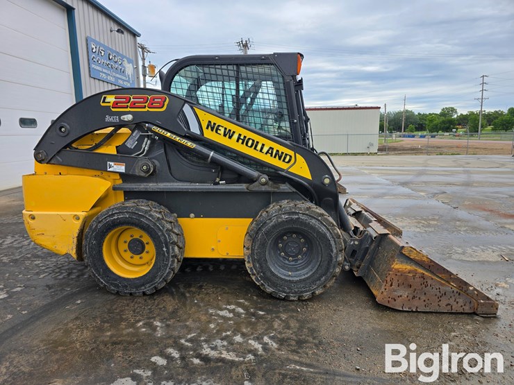 2018-new-holland-l228-image-4