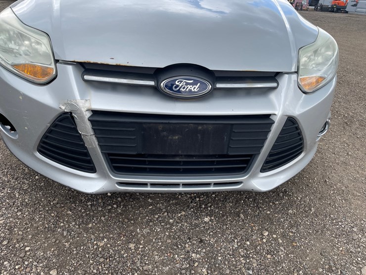 #2797-•-2012-ford-focus-se-sedan-image-3