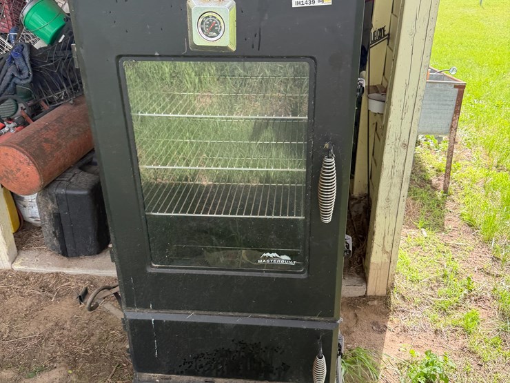 master-built-smoker-image-2