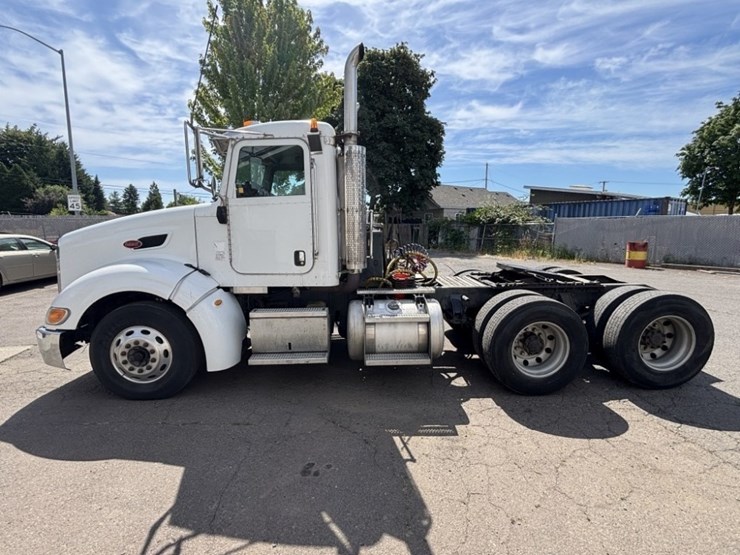 2007-peterbilt-386-image-2