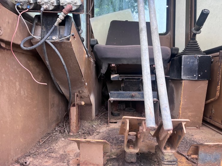 #2038-•-cat-e240b-image-13