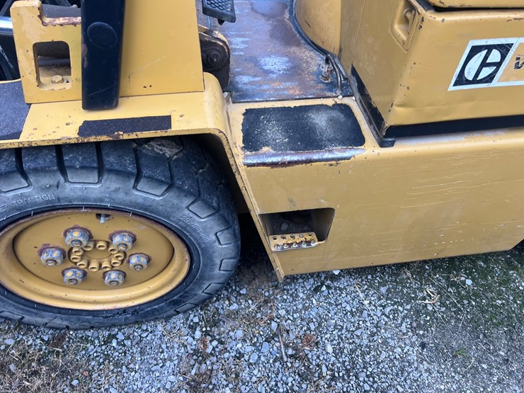 #2028-•-forklift-image-14