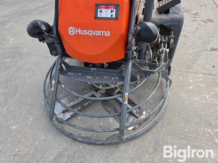 husqvarna-crt36-ride-on-trowel-image-16