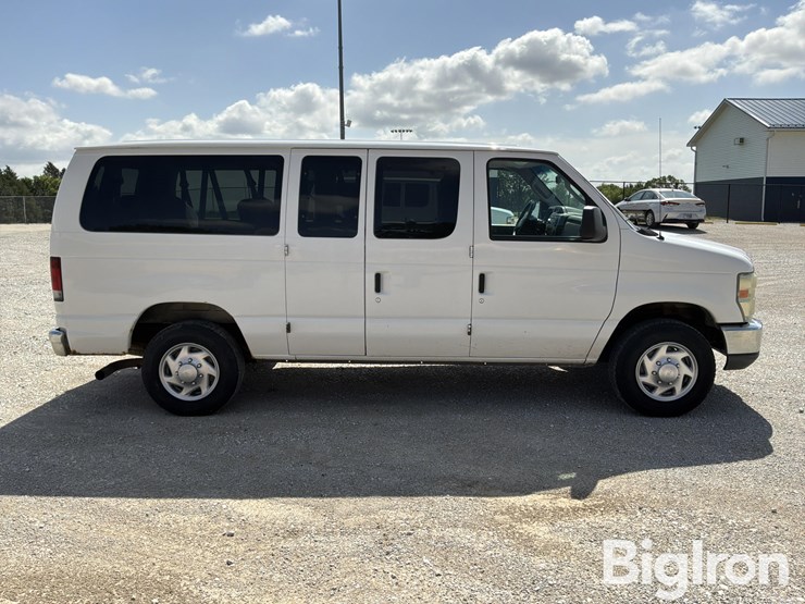 2010-ford-e350-xlt-image-4