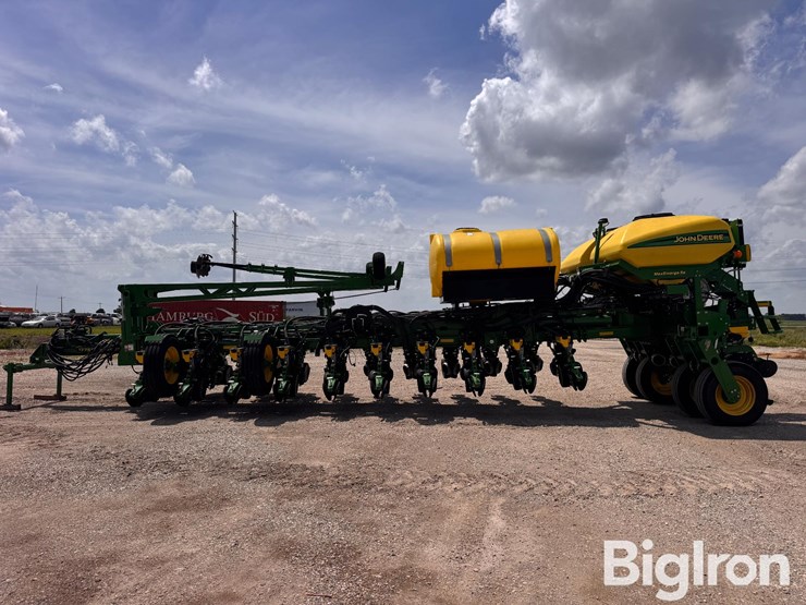 2020-john-deere-1775nt-image-8