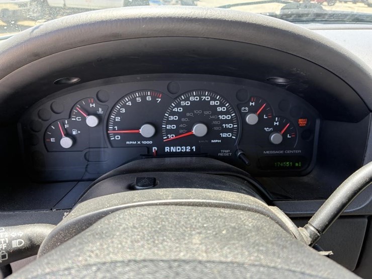 2005-ford-explorer-image-13