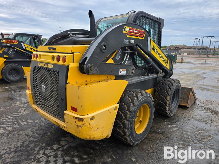 2018-new-holland-l228-image-5