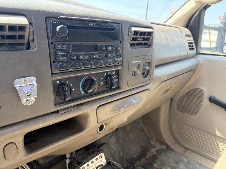 2002-ford-f550-image-17