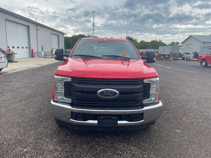 2019-ford-f250-xl-image-2