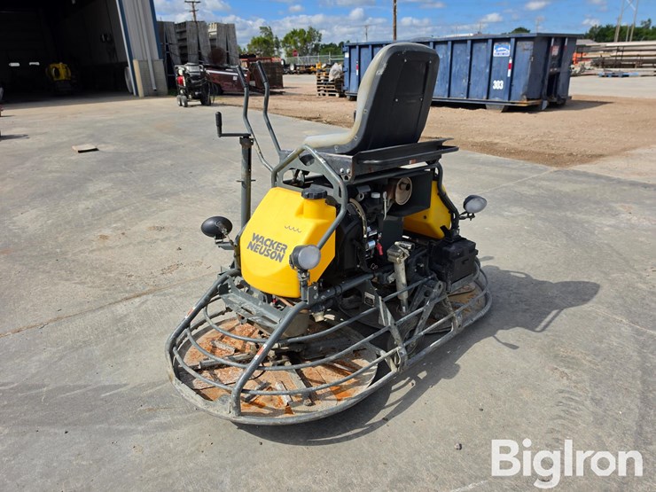 wacker-neuson-crt36-ride-on-trowel-image-7