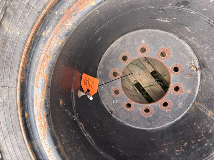 #2108-•-floater-tire-image-3