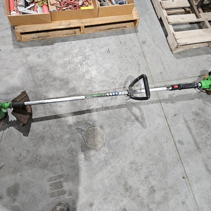 #12 • John Deere 3000J String Trimmer