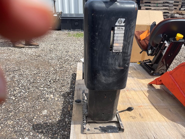 #2780-•-john-deere-seat-base-image-5
