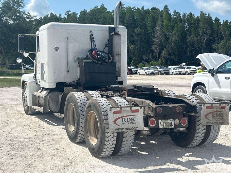 1996-freightliner-fld120-image-4