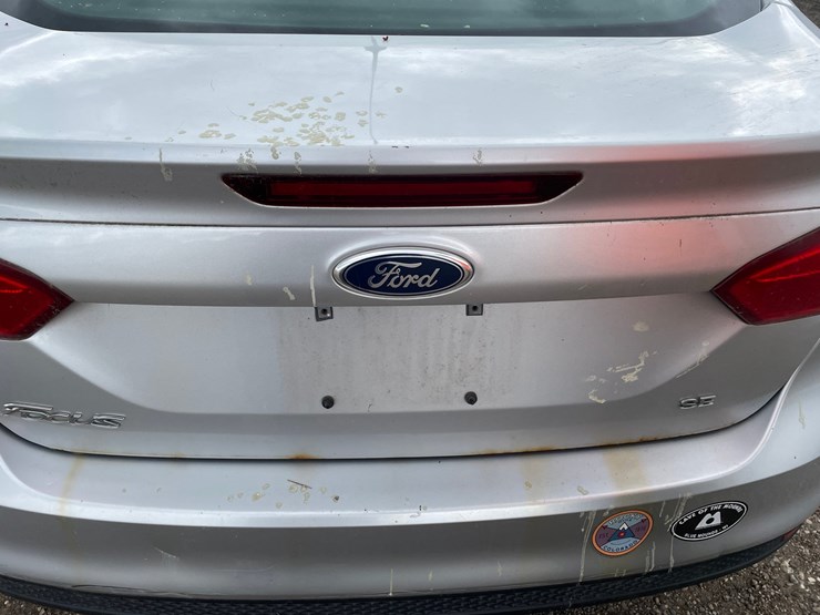 #2797-•-2012-ford-focus-se-sedan-image-26