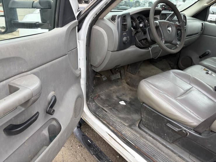 2009-chevrolet-silverado-3500-image-12