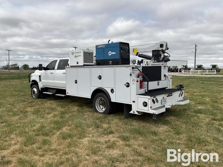 2022-chevrolet-silverado-6500-hd-/-gm515-4x4-crew-cab-service-truck-image-7