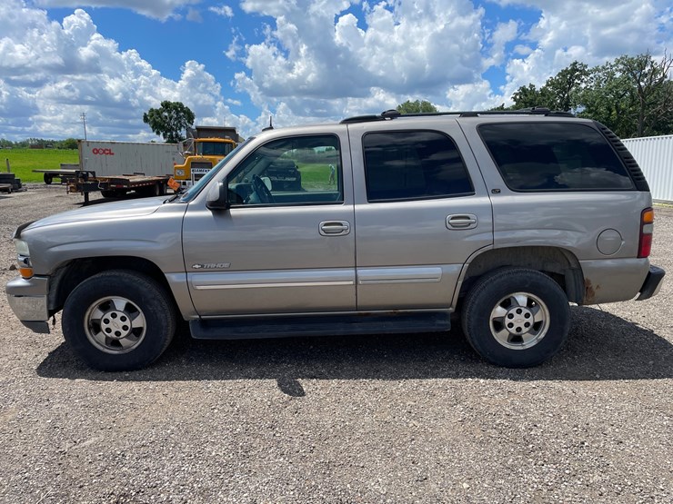 2003-chevrolet-tahoe-image-10