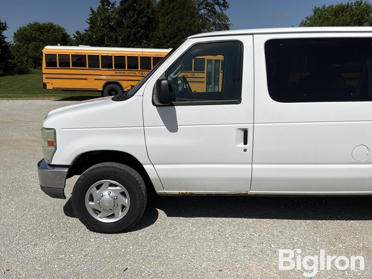 2010-ford-e350-xlt-image-10