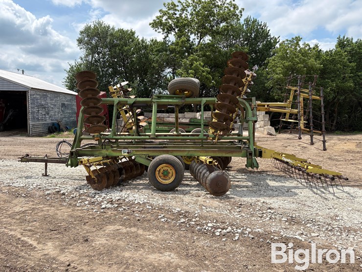 john-deere-230-image-8
