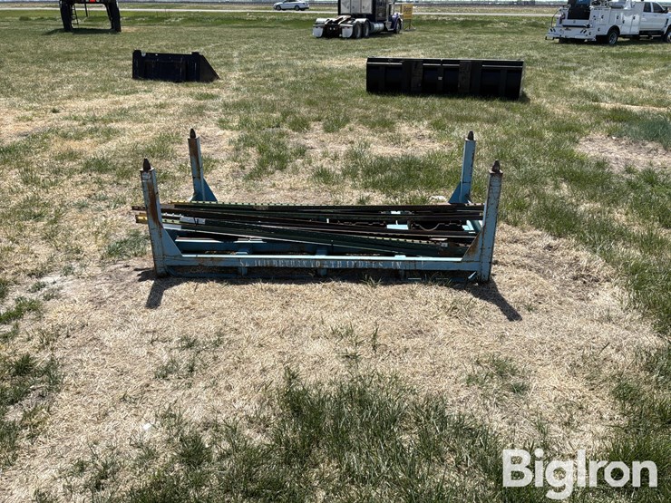 shipping-stand-&-t-posts-image-2