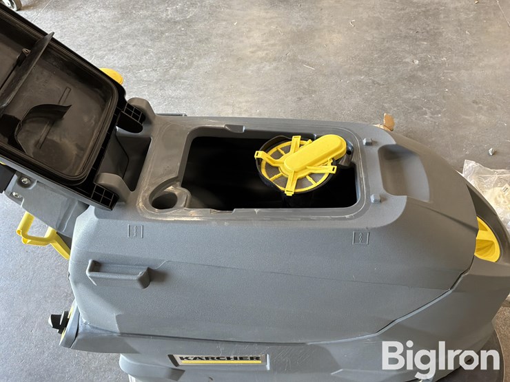 karcher-professional-floor-scrubber-image-17