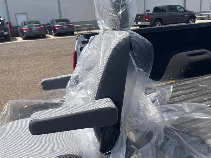 #2772-•-john-deere-tractor-seat-image-2