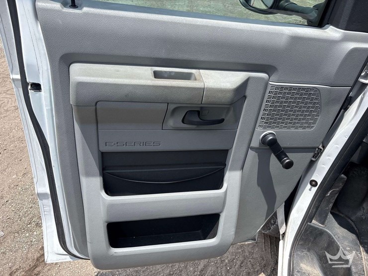 2014-ford-e450-image-7