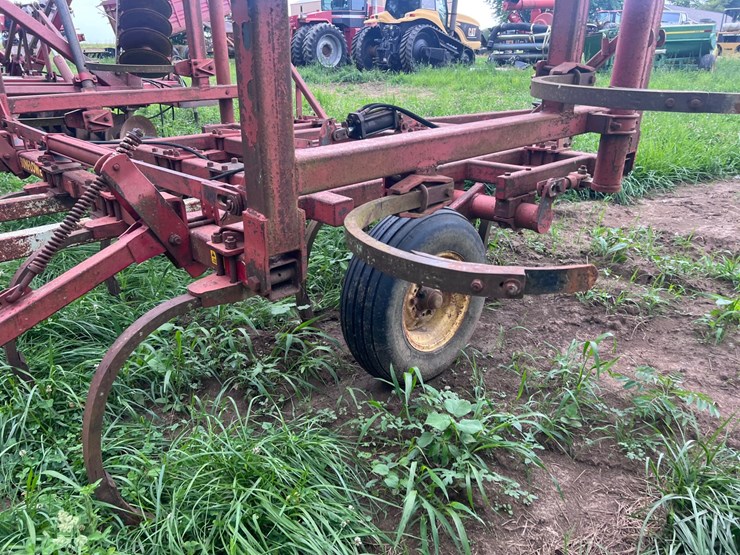 #2048-•-sunflower-chisel-plow-image-7