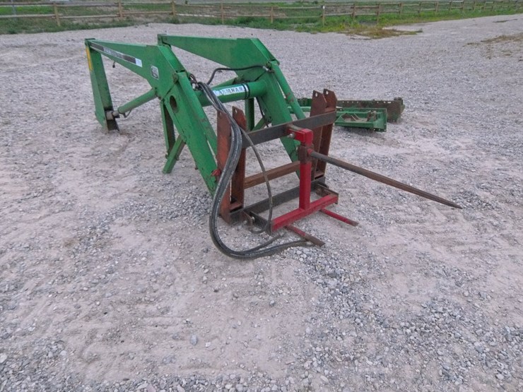 #2047-•-farmhand-f258-loader-image-4