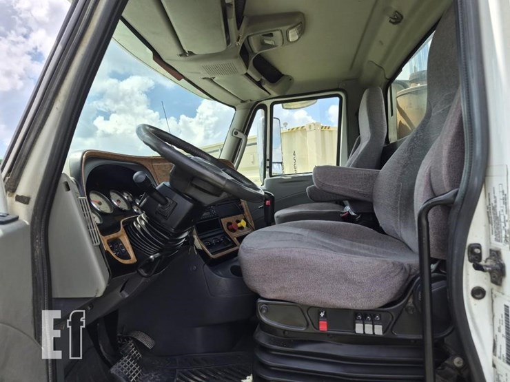 2014-international-prostar-image-11