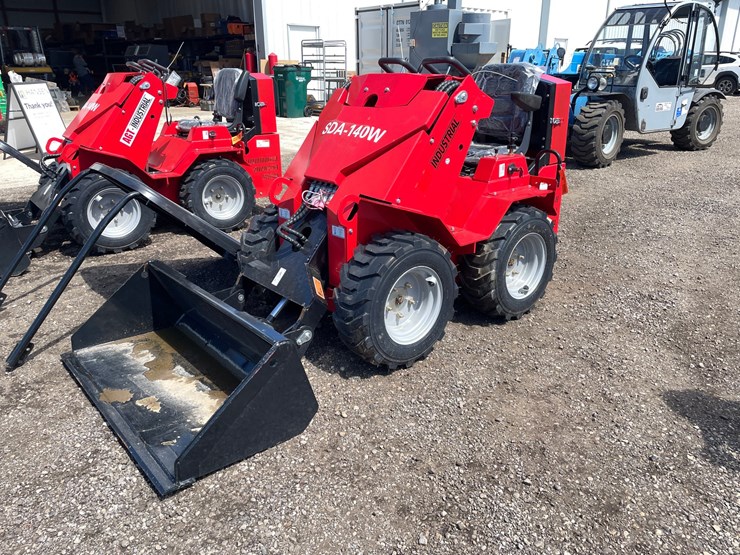 #2895-•-agt-sda-140w-wheeled-ride-on-mini-skid-steer-image-1