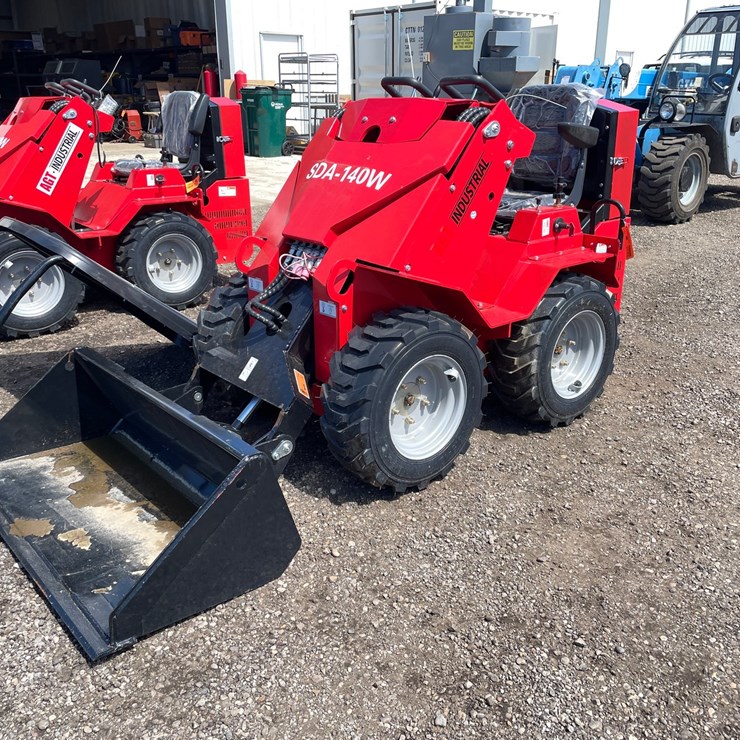 #2895 • AGT SDA-140W Wheeled Ride On Mini Skid Steer