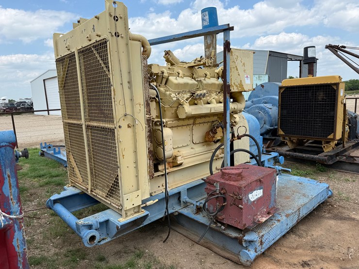 caterpillar-d379-image-2