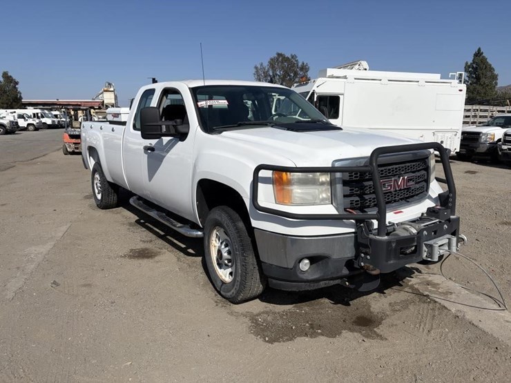 2012-gmc-sierra-2500-image-2