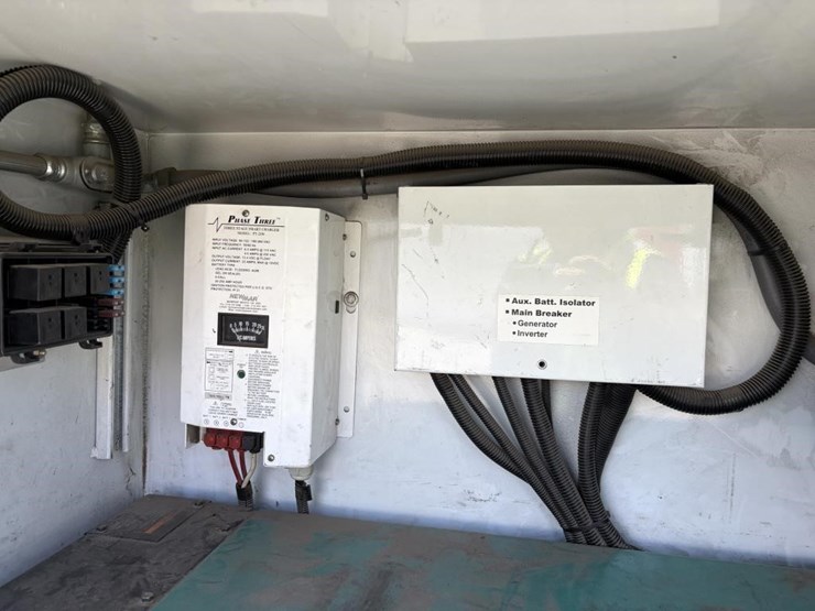 2011-ford-f550-image-22