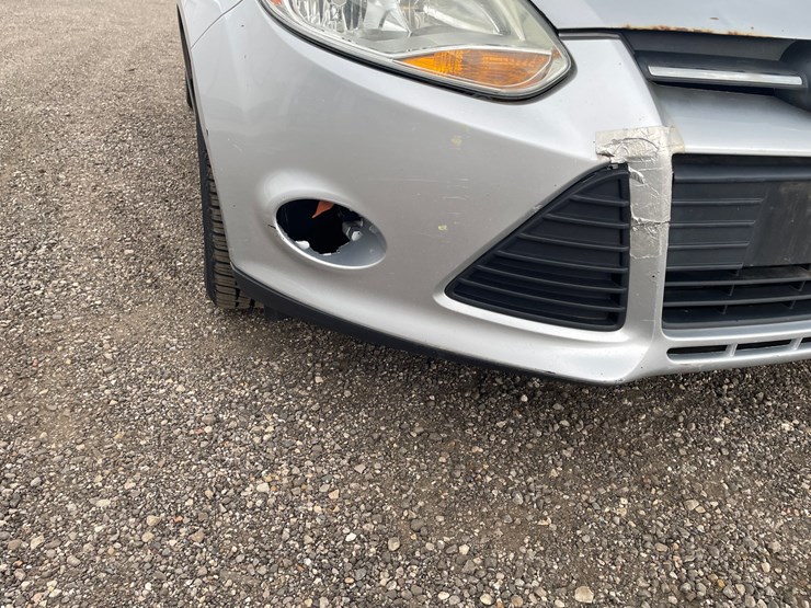 #2797-•-2012-ford-focus-se-sedan-image-4
