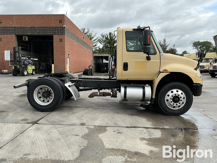 2009-international-durastar-4400-image-4