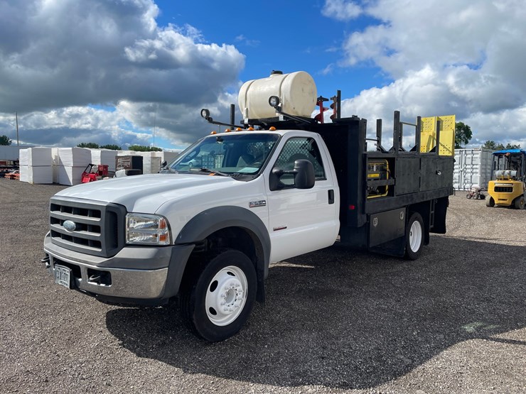 2005-ford-f550-xl-image-1