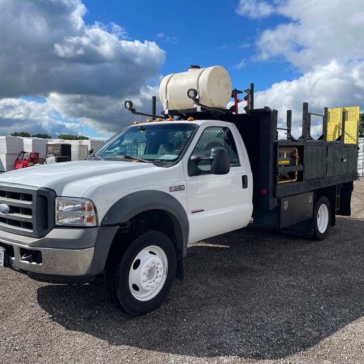 2005 FORD F550 XL
