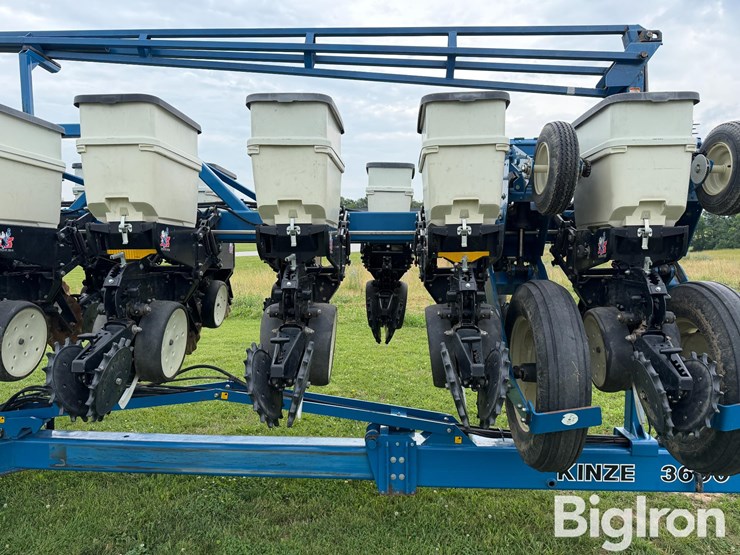 2006-kinze-3600-image-17