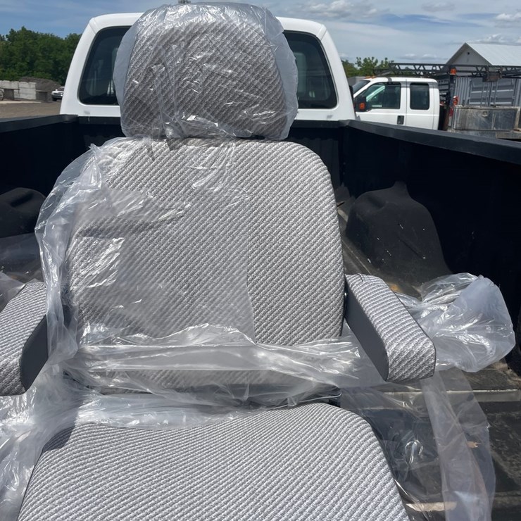 #2772 • John Deere Tractor Seat