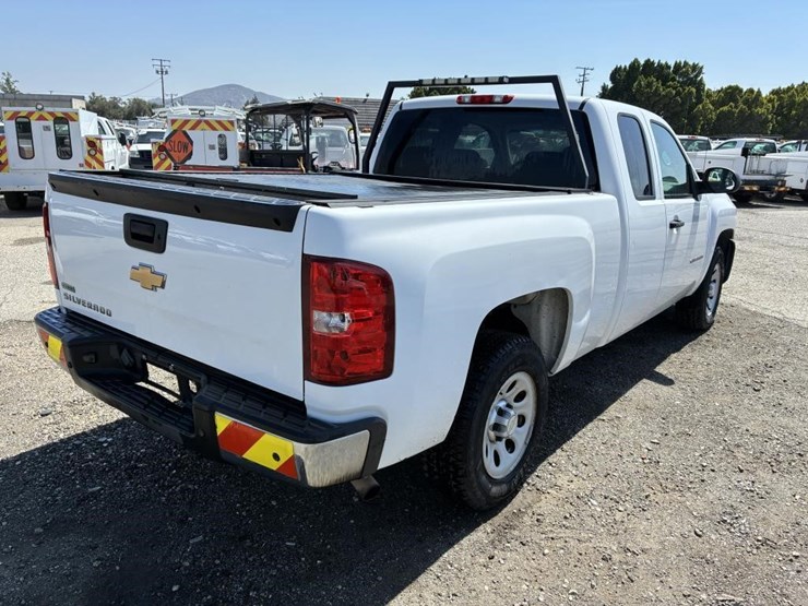 2011-chevrolet-1500-image-3