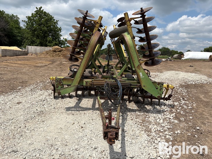 john-deere-230-image-2