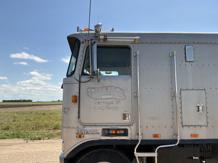1985-kenworth-k100-image-10