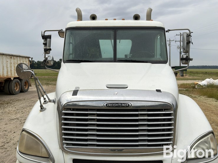 2004-freightliner-columbia-120-image-15