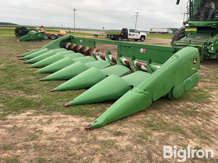 2018-john-deere-708c-image-1